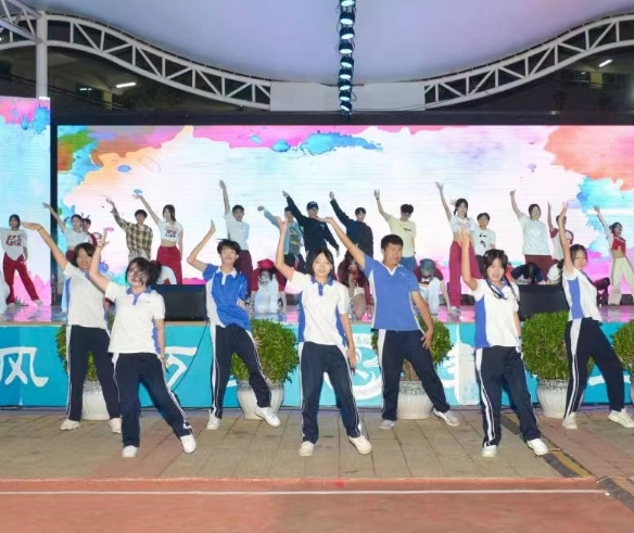 ������Я���߼�����ѧУ-ȤζӢ�������show��