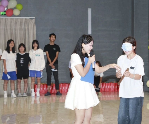 ����ӯ�ң�����У԰��������Я���߼�����ѧУʦ��������������ѽ�
